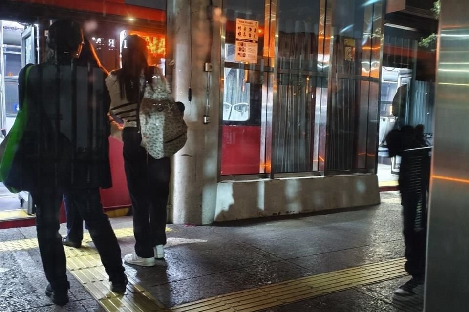 Estaciones de transporte público también se han visto afectadas por el apagón.