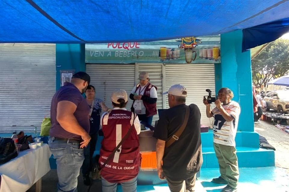 Las pulquerías habían sido clausuradas por vender destilados. 