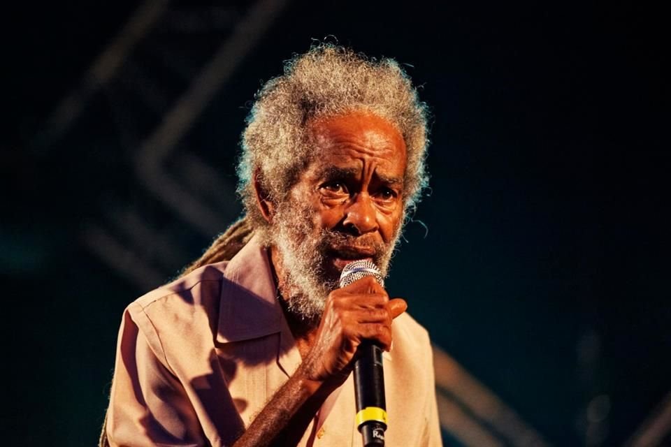 El artista de reggae jamaicano, Max Romeo, considerado una leyenda del género, murió a los 80 años por complicaciones cardiacas.