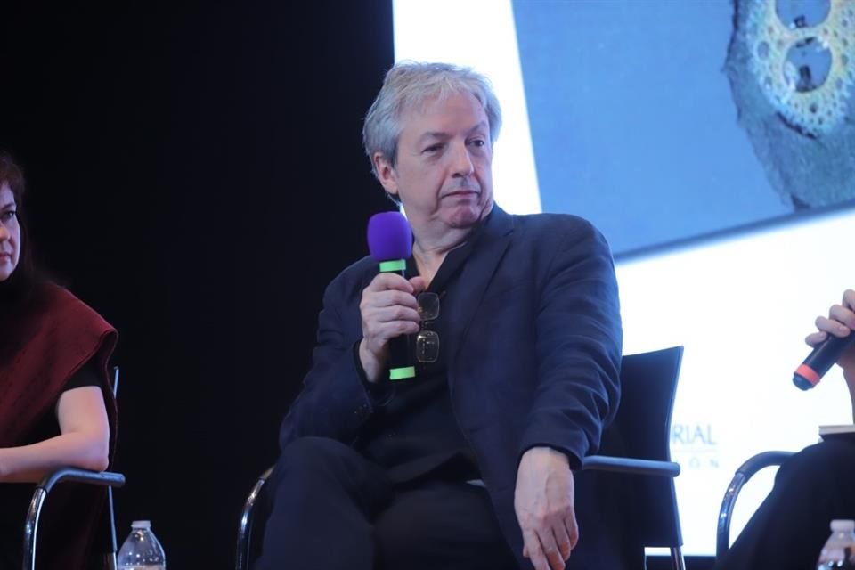 David Toscana honró a Vargas Llosa, el 'arquitecto de la literatura latinoamericana', tras su muerte, recordando su influencia en su obra.