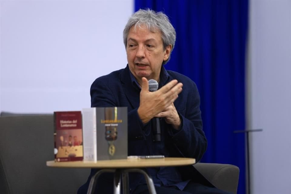 La muerte de Mario Vargas Llosa (1936 - 2025) no fue una sorpresa para el escritor David Toscana, pero sí un golpe íntimo.