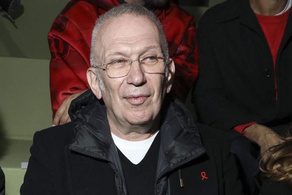 Gaultier había dejado de hecho las riendas de sus colecciones de alta costura a diseñadores invitados desde que se jubiló en 2020.
