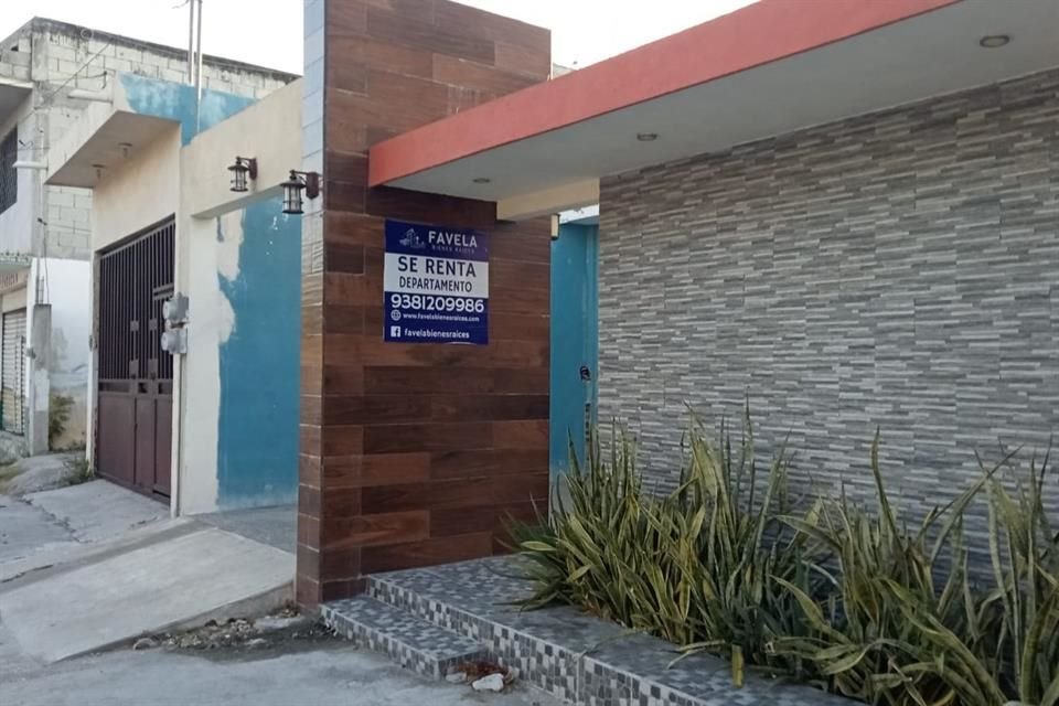 Sin embargo, el declive económico y productivo de Pemex -que adeuda millones de pesos a su proveedores y sólo produce 1.3 millones de barriles diarios- ha contagiado a Ciudad del Carmen.