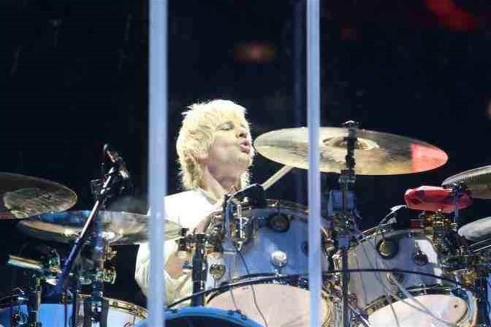 La decisión marca el fin de una colaboración de casi tres décadas, ya que Starkey fue el baterista más duradero en la historia de la banda.