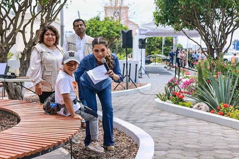 Entrega Evelyn Salgado más vialidades y obra en Chilpancingo