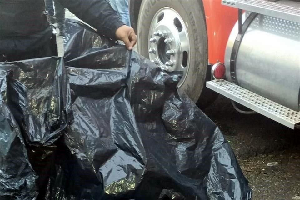 Un vehículo de carga le habría pasado por encima, pero el conductor se dio a la fuga.