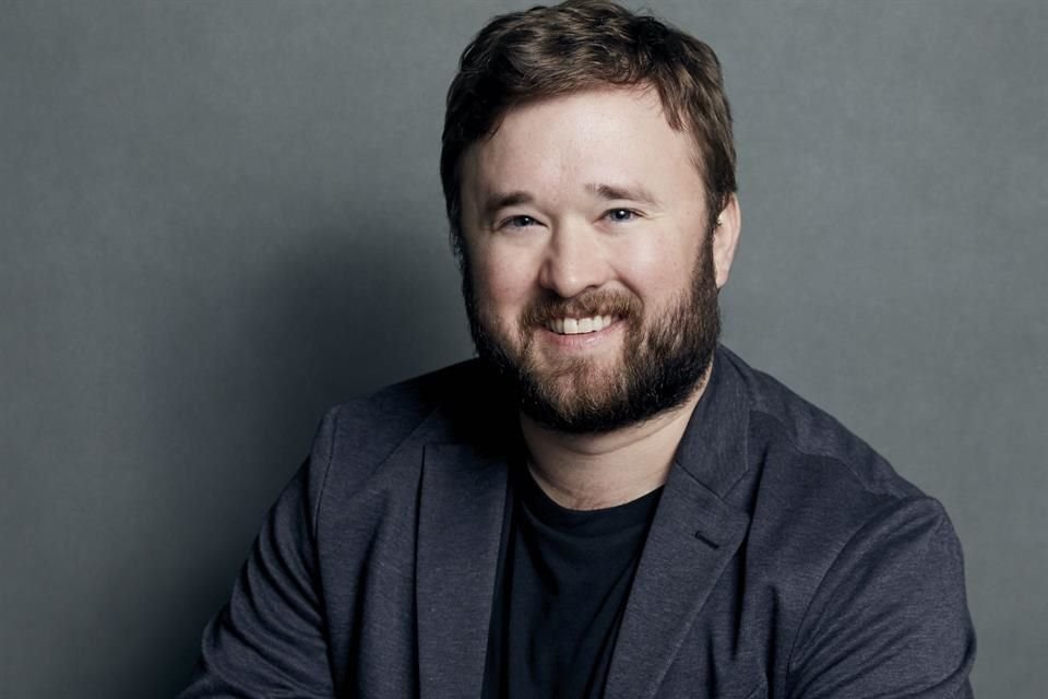 El actor Haley Joel Osment, famoso por la película 'Sexto Sentido', fue arrestado por estar intoxicado y posesión de sustancias en un resort.