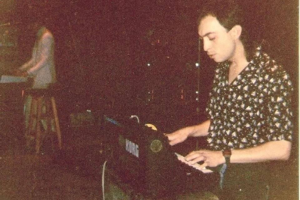 Fue cofundador de proyectos de música electrónica y experimental, entre ellos, Como México No Hay Dos, Garrobos y Los Agentes Secretos.