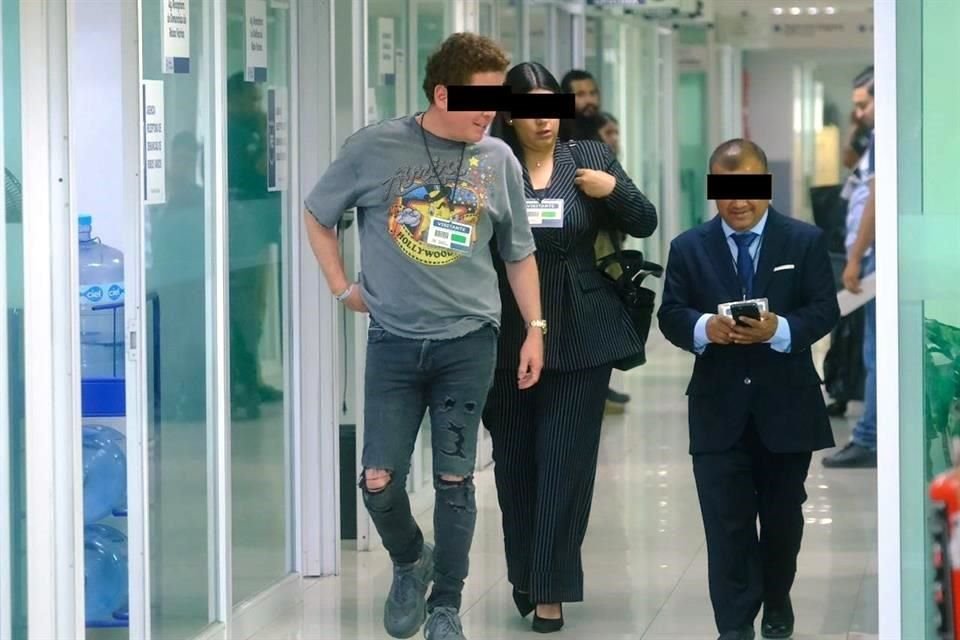 Banda Alegres del Barranco acudió a cita ante un Ministerio Público, luego de difundir imagen del 'El Mencho' en concierto; pero no declaró.