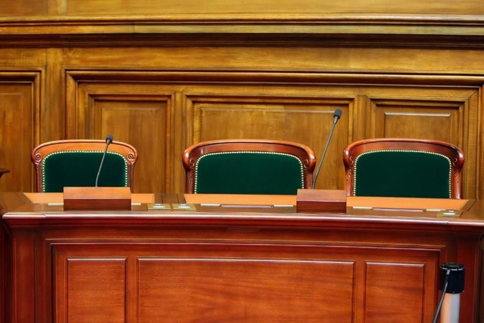 La SCJN dejó de turnar expedientes que no sean de atención urgente, con lo que cientos de asuntos quedarán en el limbo hasta septiembre.