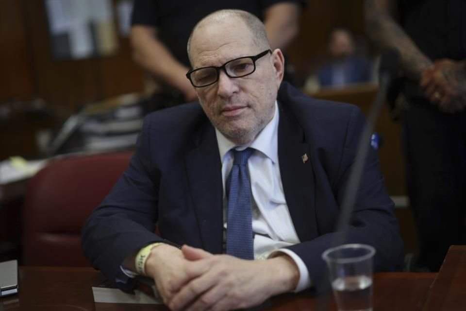 Un juez de Nueva York aprobó que Harvey Weinstein permanezca en el hospital durante nuevo juicio por abuso sexual.