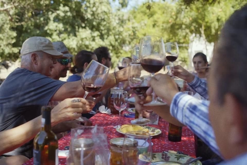 El documental 'Surgencia' de Alejandro Montalvo, ganador en marzo de 2025, explora la gastronomía y la identidad de Baja California.