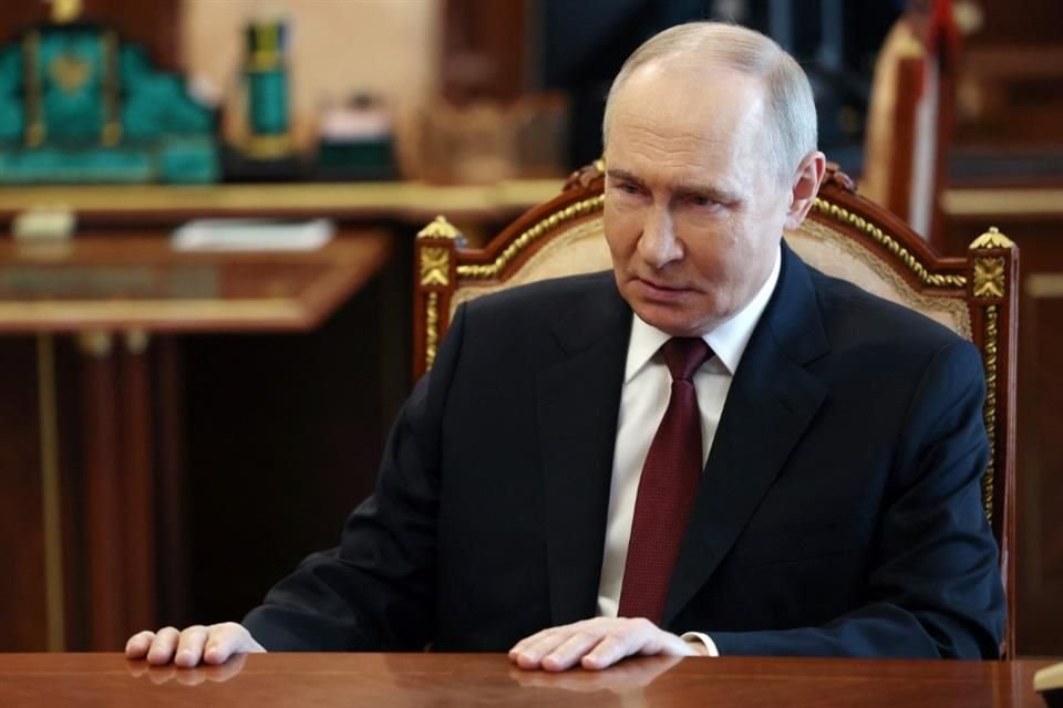 Presidente Putin ordenó que cese el fuego de Rusia contra Ucrania desde este sábado hasta la medianoche del domingo por 'tregua de Pascua'.