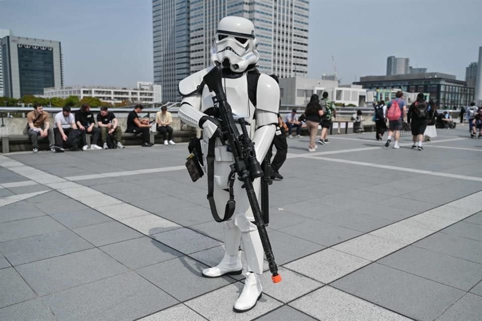 Fan disfrazado de Stormtrooper en la Star Wars Celebration 2025.