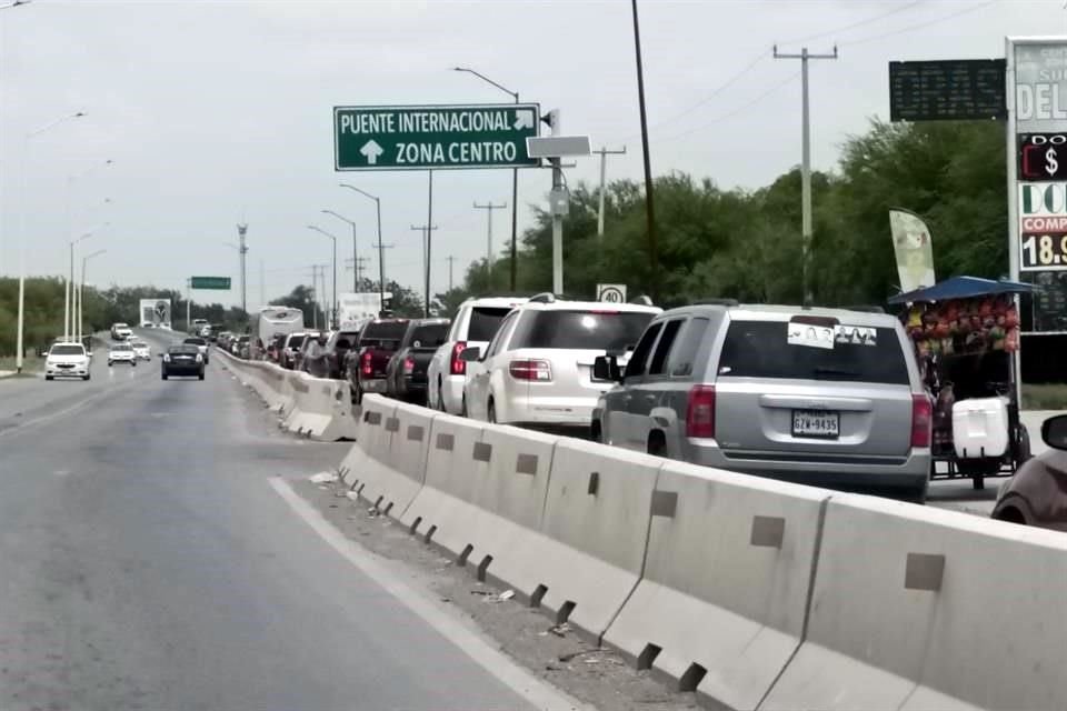 Los mayores congestionamientos se registraron del lado mexicano.