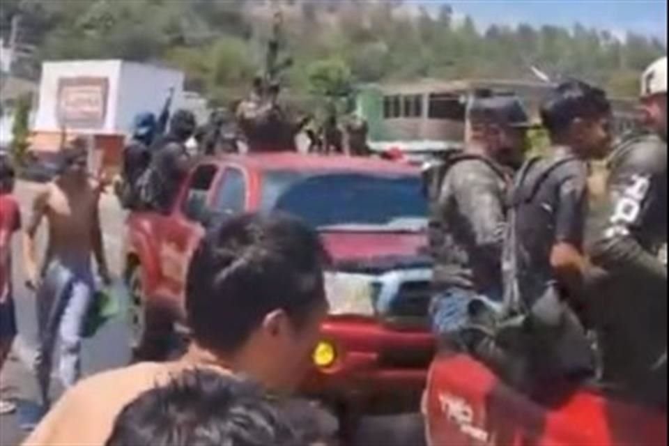 Sheinbaum dijo que se inició investigación por desfile en que se vitoreó a convoy de CJNG en Ciudad Hidalgo, Michoacán, el Sábado de Gloria.