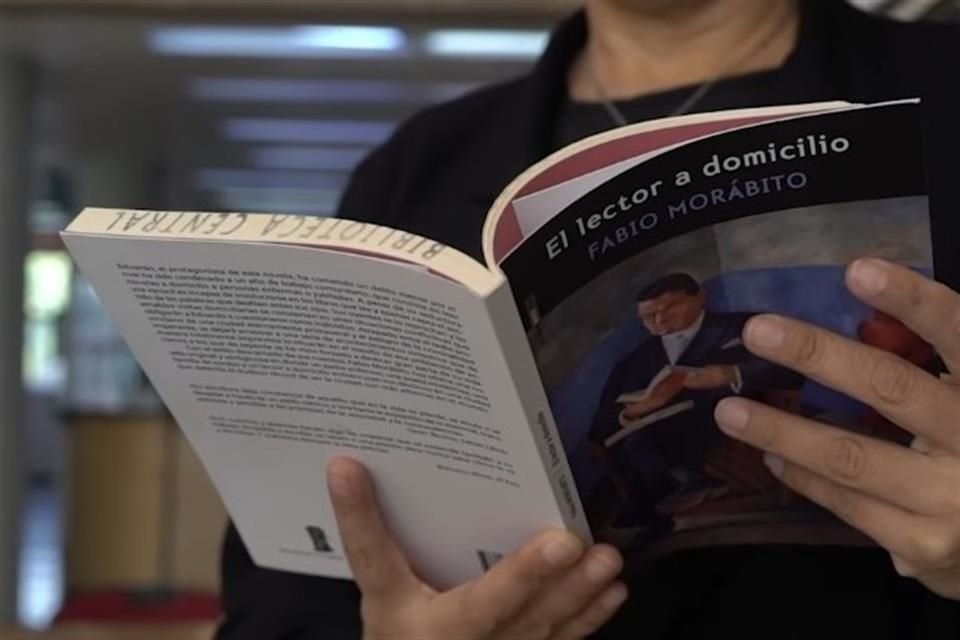 El programa se inspira en 'El lector a domicilio', novela de Fabio Morábito sobre un personaje que comete un delito menor y, por multa, debe irle a leer libros a personas enfermas o jubiladas.