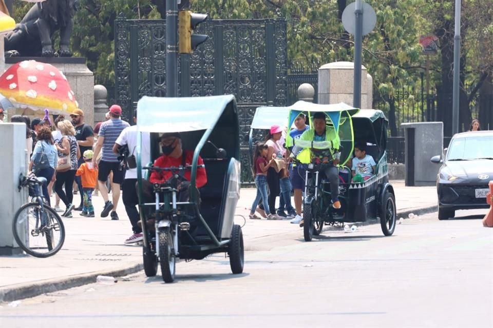 También operan ciclotaxis, pese a que su operación está restringida al Centro Histórico.