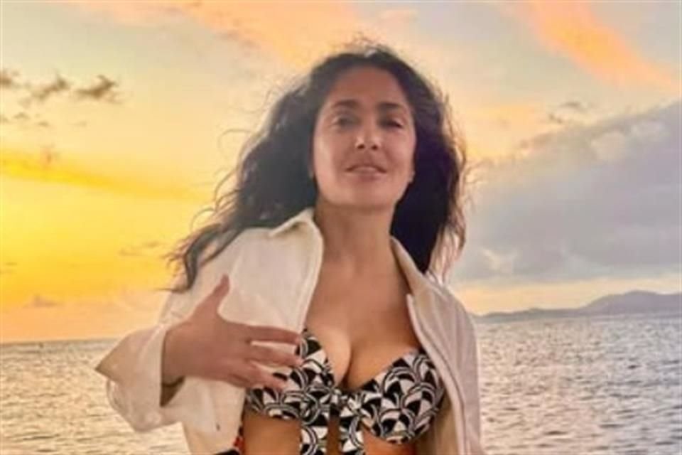 Salma Hayek tiene 58 años.