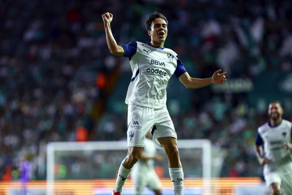 Iker Fimbres abrió el marcador con un golazo.