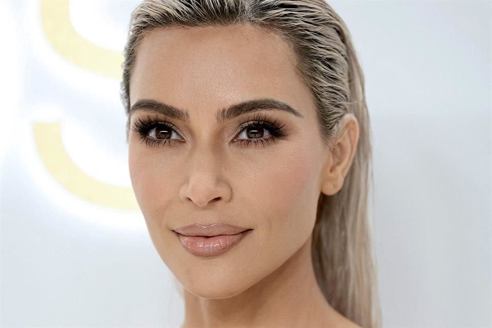 A sus 44 años y a poco de testificar en París por un asalto a mano armada, Kim Kardashian se erige como una verdadera 'influencer'.