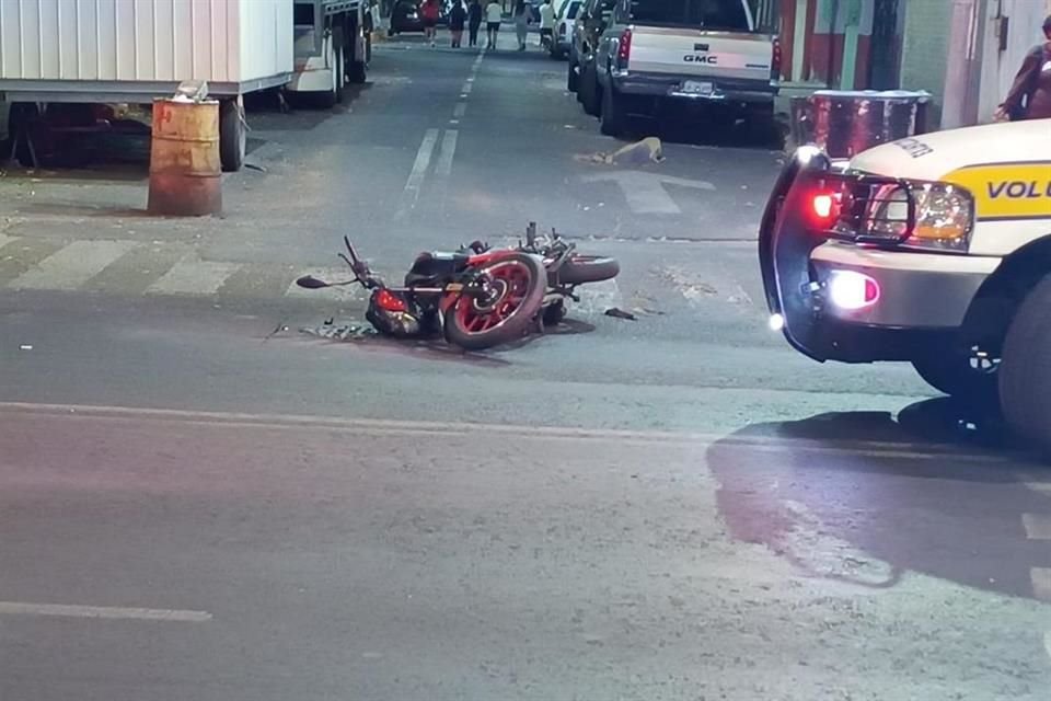 Choque en Azcapotzalco deja un muerto y dos heridos; joven de 25 años fallece tras impacto.