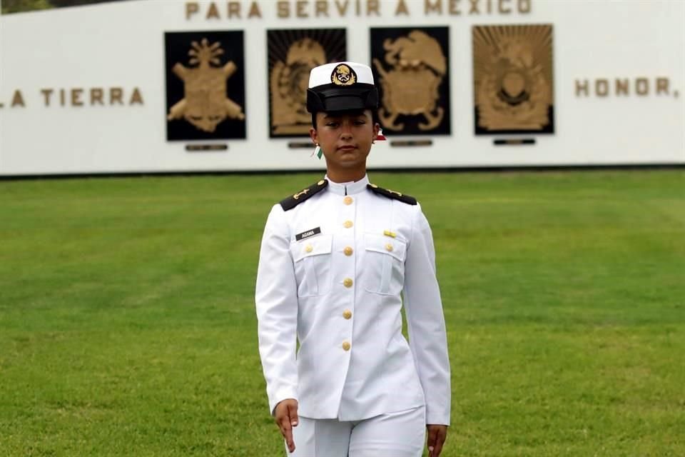 La cadete de primer año de Ciencias de Sanidad Naval, Jimena Agama García dijo que quiere la espeialidad en Pedriatra.