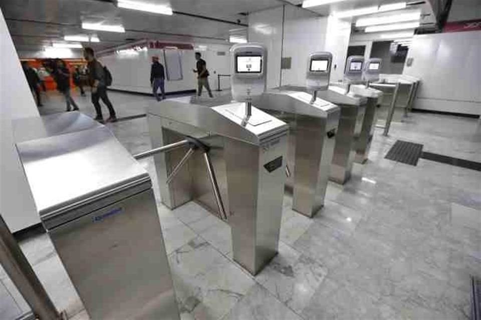 'Las últimas corridas de los trenes saldrán de las terminales Pantitlán y Balderas, a las 21:30 horas', indicó el Sistema de Transporte Colectivo Metro.