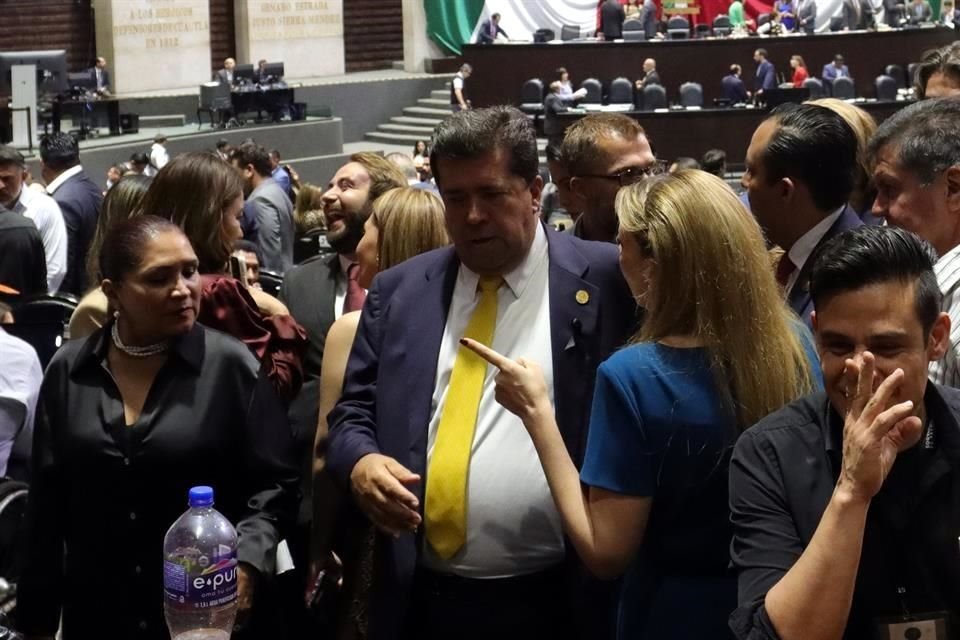 Pedro Haces, diputado Morenista, justificó que sus viajes son para estrechar la relación comercial entre México y Europa, así como Estados Unidos y China.