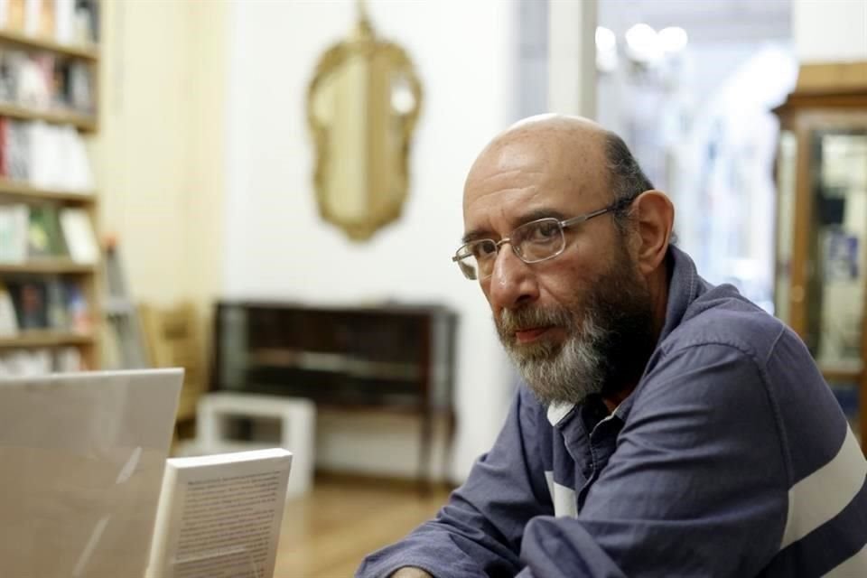 La primera novela de Eduardo Antonio Parra, 'Nostalgia de la sombra', se fraguó hace más de 20 años cuando trabajó como editor de nota roja.