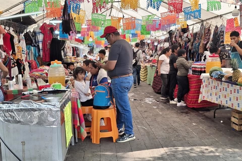 A diferencia de la Alameda, no todos los puestos cumplen con medidas de protección civil. 