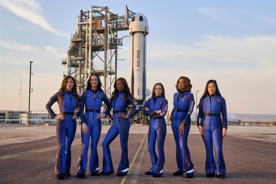 La semana pasada protagonizó un publicitado y cuestionado fugaz vuelo al espacio; este miércoles da el primero de tres shows en la Arena CDMX.