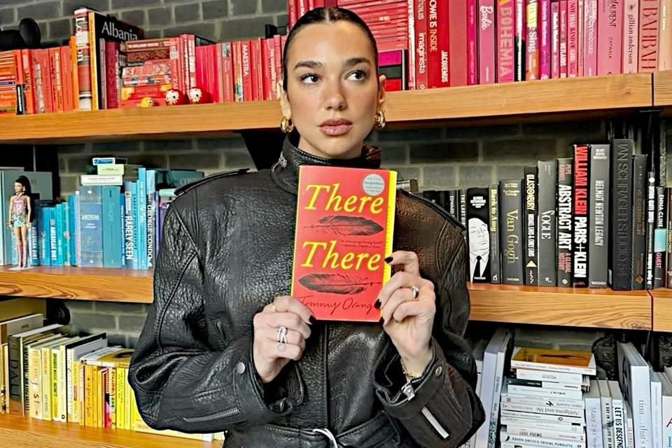 Presumió en sus redes 'Ni Aquí ni Allí', de Tommy Orange.