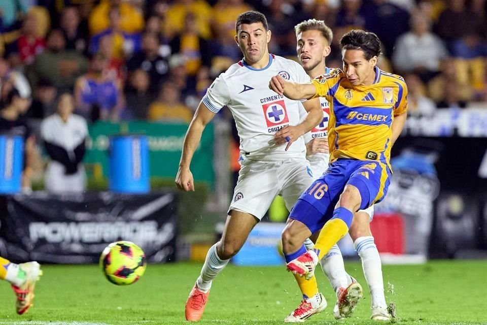Diego Lainez hizo uno de los goles con los que Tigres derrotó 2-1 a Cruz Azul en su última visita al Uni, por la Jornada 7 del Clausura 2025.