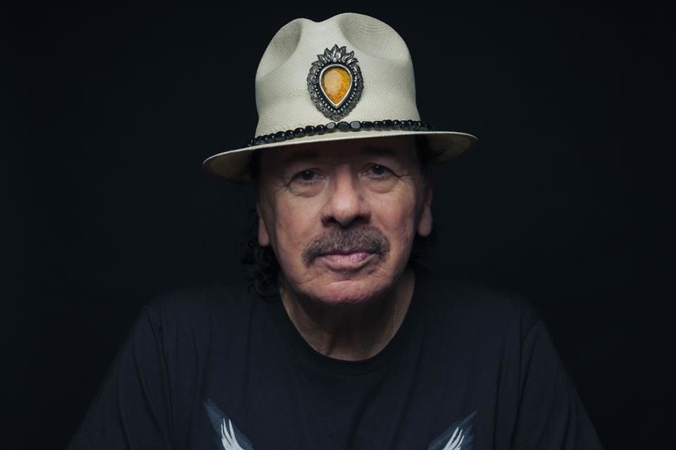 Santana, de 77 años, fue trasladado de urgencia a un hospital el martes por la tarde tras desplomarse durante una prueba de sonido en el Teatro Majestic de San Antonio.
