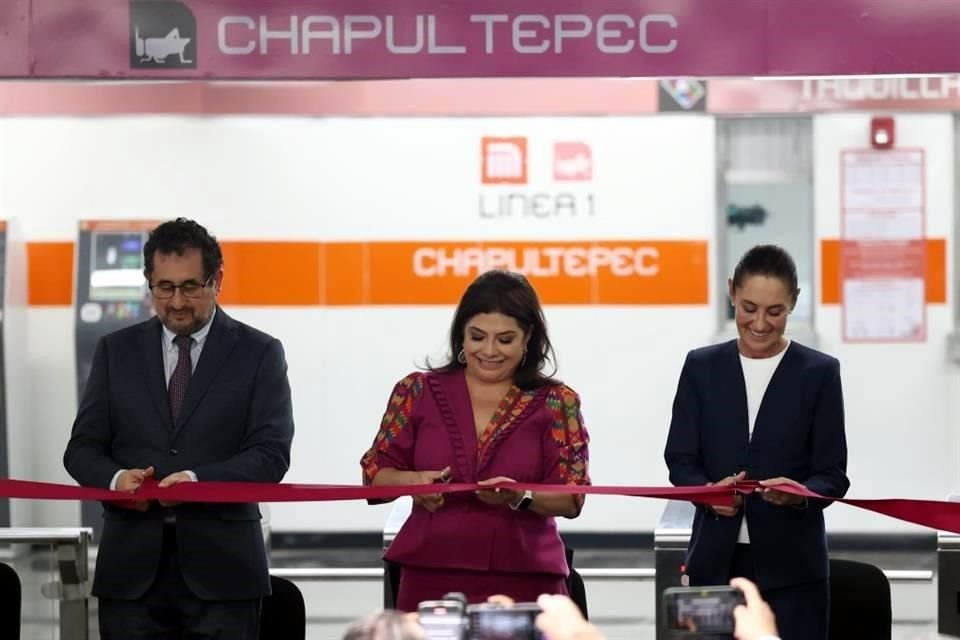 La Presidenta Sheinbaum y la Jefa de Gobierno en el corte del listón.