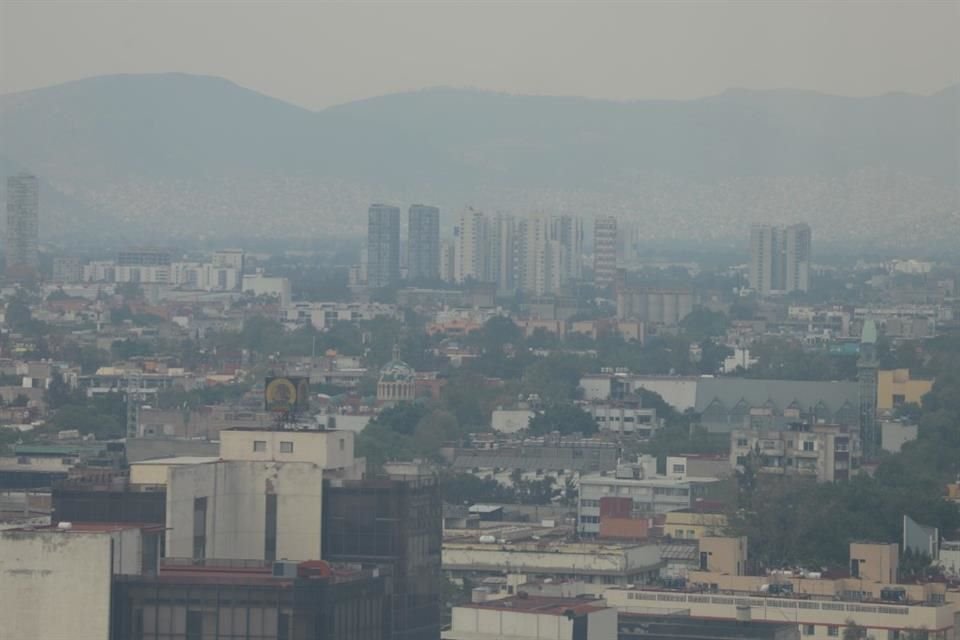 El pronóstico del Sistema de Monitoreo Atmosférico señala que mañana persistirá un sistema de alta presión, asociado con cielo despejado, radiación solar intensa y viento débil.