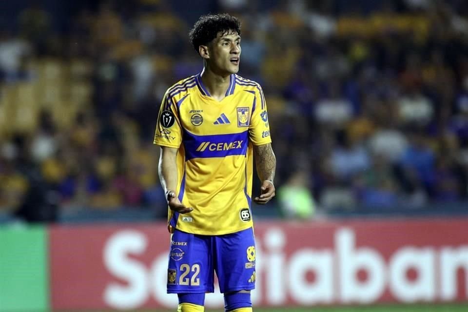 Uriel Antuna no supo definir un contragolpe de 2 Tigres contra 1 de Cruz Azul y entregó el balón antes del medio tiempo.