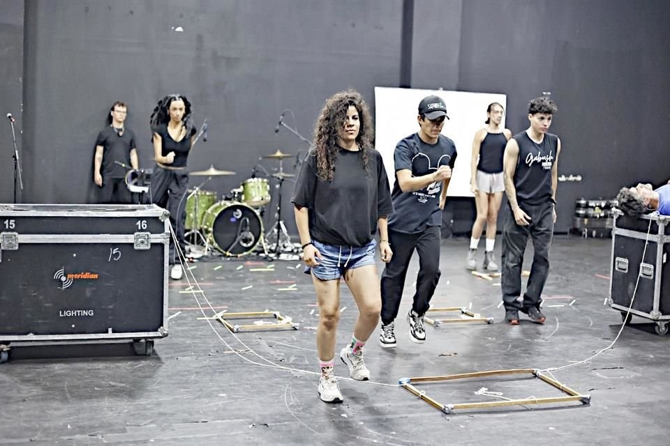 El lunes ensayaron para su espectáculo 'El Ataque de los Cabezas de Limón', que presentan hoy en el Teatro Metropólitan.