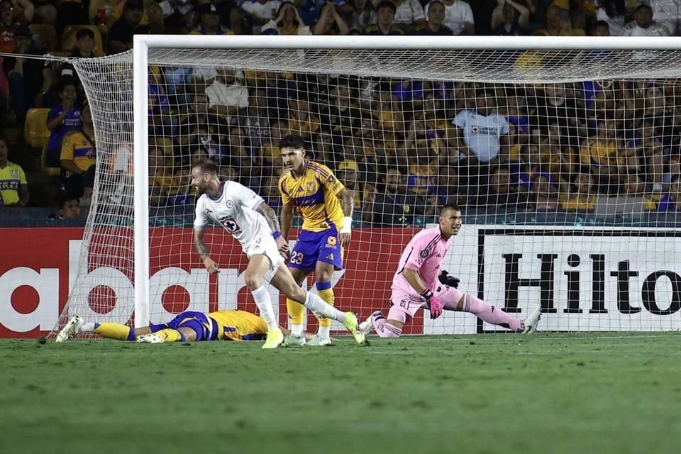 El gol era resultado del mejor futbol de la Máquina sobre unos Tigres que jugaban a nada.