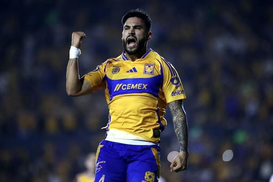 Así celebró el defensa de los felinos tras empatar el partido.