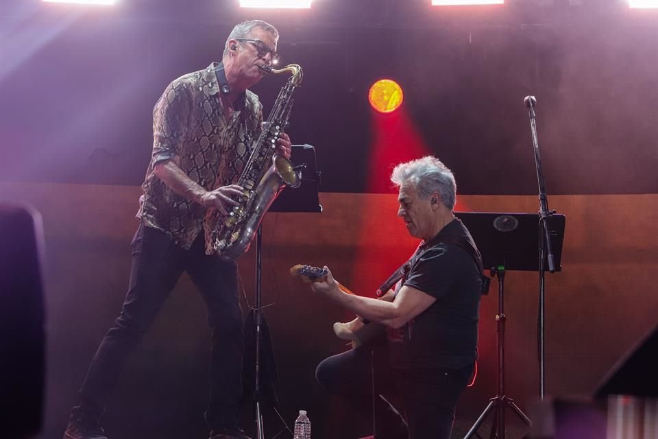 En el primero de sus conciertos del Gracias, México Tour, con el que van este viernes a Monterrey y el domingo a Guadalajara, el grupo  madrileño trajo decenas de recuerdos de sus años mozos.