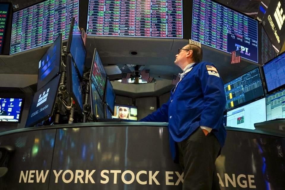 En la sesión del miércoles Wall Street terminó al alza: el Dow Jones ganó 1.07 por ciento, el Nasdaq subió 2.50 por ciento y el S&P 500 creció 1.67 por ciento.