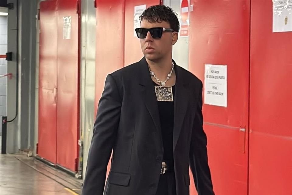 El concierto de Quevedo en el Palacio de los Deportes terminó con tensión tras el colapso de una grada, dejando a tres personas lesionadas.