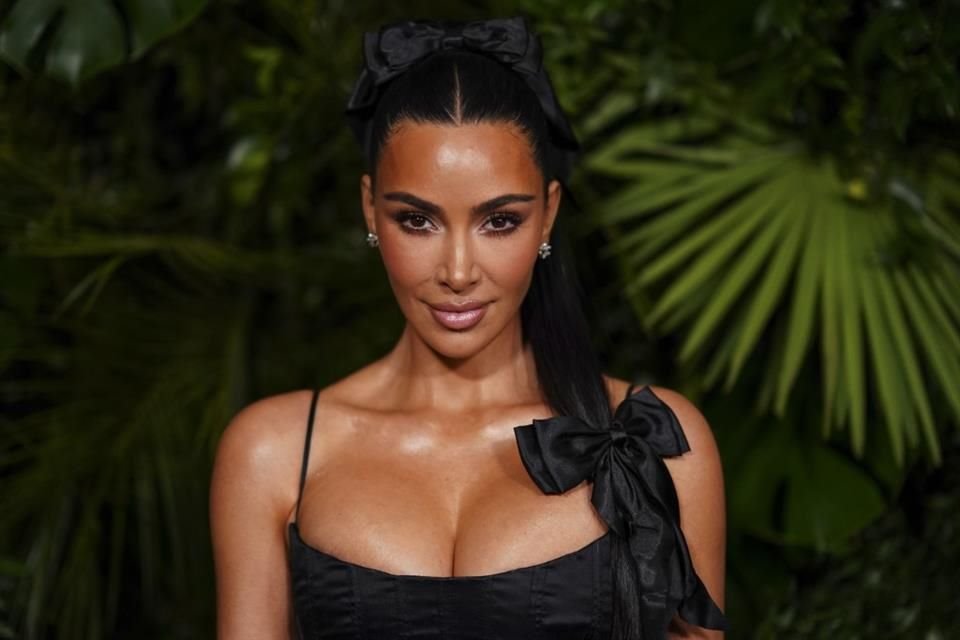 Un grupo llamado 'abuelos ladrones' irán a juicio por robo a Kim Kardashian en París, donde perdió joyas por 9 millones de dólares en 2016.