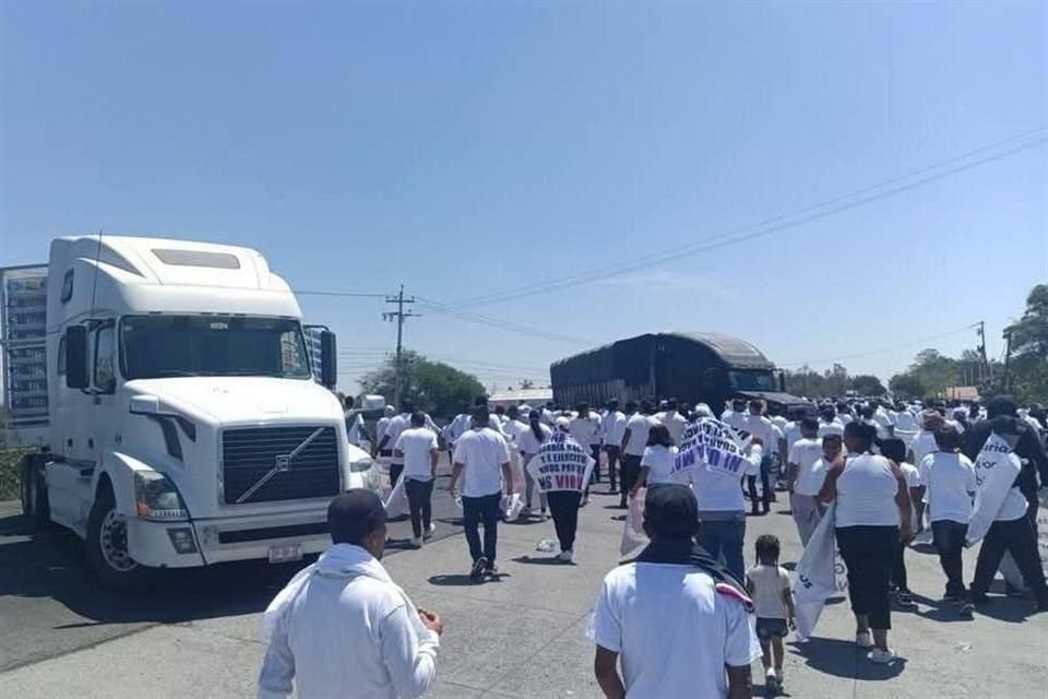 La protesta se registró en la Carretera Santa Rosa - Barca, a la altura del ingreso a Ocotlán.