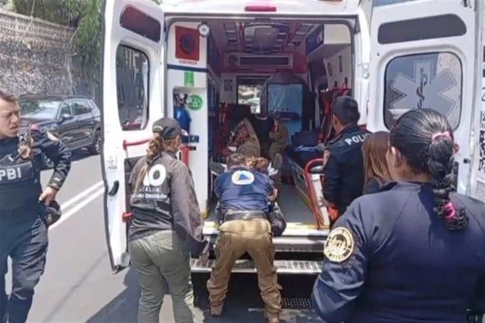 Minutos después del ataque acudieron paramédicos del ERUM, quienes lograron salvar a ambos y los trasladaron al Hospital General Enrique Cabrera.