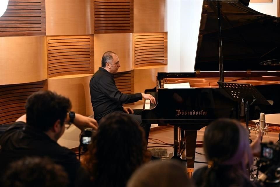 El disco 'Te quiero decir algo', de Abraham Barrera, fue grabado en vivo el 15 de abril en Estudio 13.