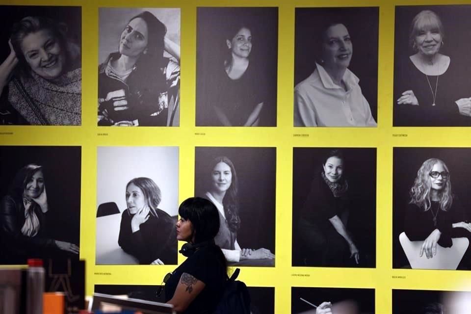 Los retratos de las creadoras se exhiben en la muestra, lo que fue celebrado en la presentación porque generalmente permanecen invisibilizadas.