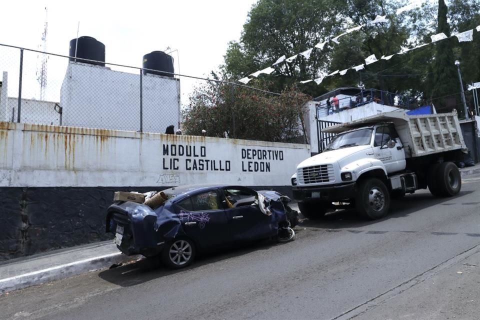 Pobladores insisten en que necesitan canchas, pero autoridades buscan instalar una alberca.  
